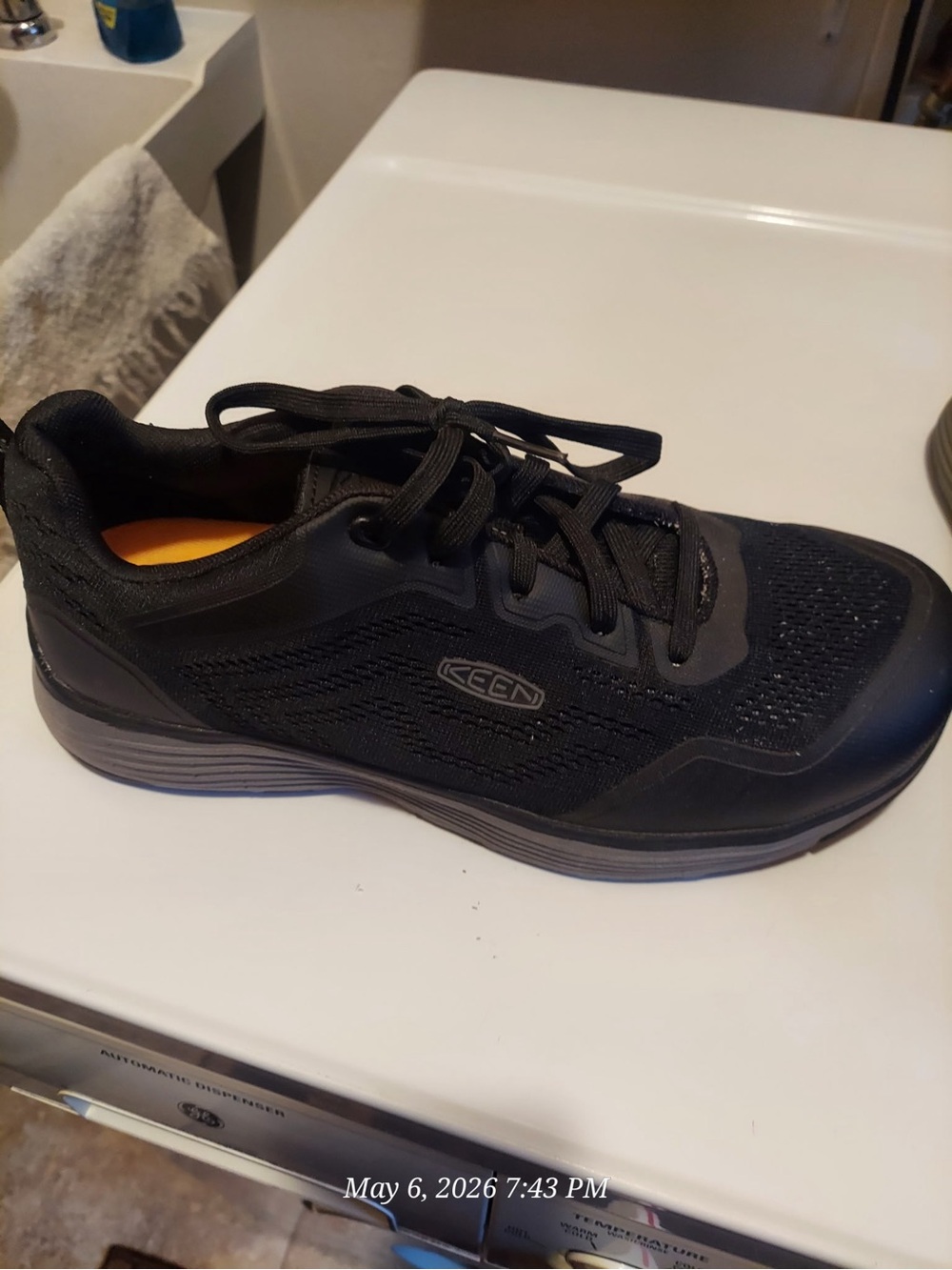 Keen Men's Black Athletic Lace-Up Sneakers - Picture 2 of 4
